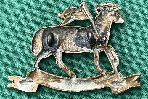 Victorian, The Queen's Regiment ~ 100% Genuine British Army Military Cap Badge - Picture 3 of 9