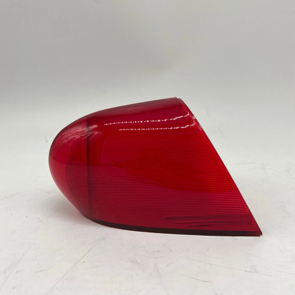 Lente de luz trasera roja con tornillos para cortapelos Packard 1954-1955 1 pieza Foto 3 de 4