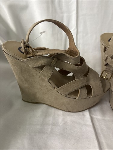 WOMENS BEIGE NUDE LEATHER GUESS PLATFORMS WEDGES SANDALS US 9.5 NEW NWOB - Picture 5 of 15