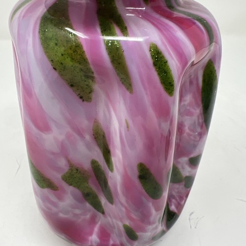 FENTON VASA MURRHINA PINK & Aventurine GREEN RUFFLED VASE 8 1/4 Signed 517/2000 - Picture 6 of 6