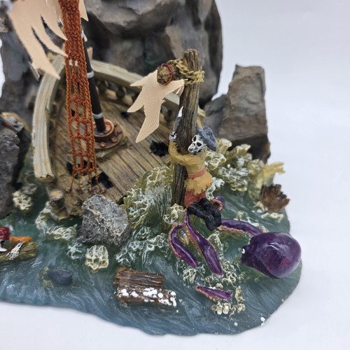 Figura de decoración de mesa Lemax Spooky Town Dead Man's Point pirata esqueleto - Imagen 7 de 17