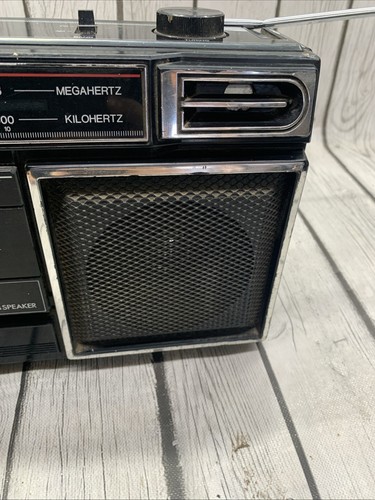 Sanyo Radio Model M-9703 One Touch Recording/2 Way 4 Speaker WORKING - Picture 4 of 23
