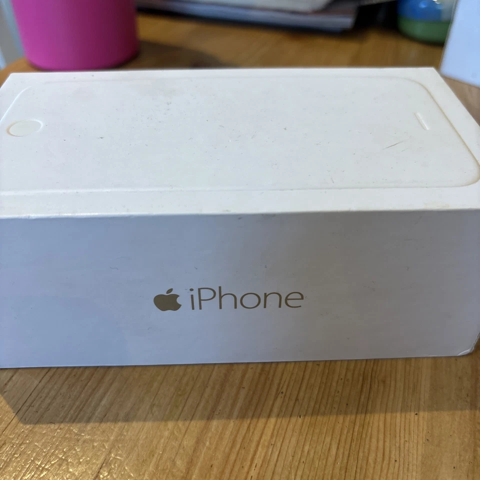 Apple iPhone 6 16gb in Gold and Apple iPhone 5S 16gb in Gray - Faulty - Spares - Image 4 of 4