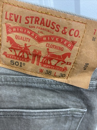 Pantalones holgados para hombre LEVIS 501 botón mosca 38x27 marrón grisáceo topo con dobladillo” - Imagen 4 de 6