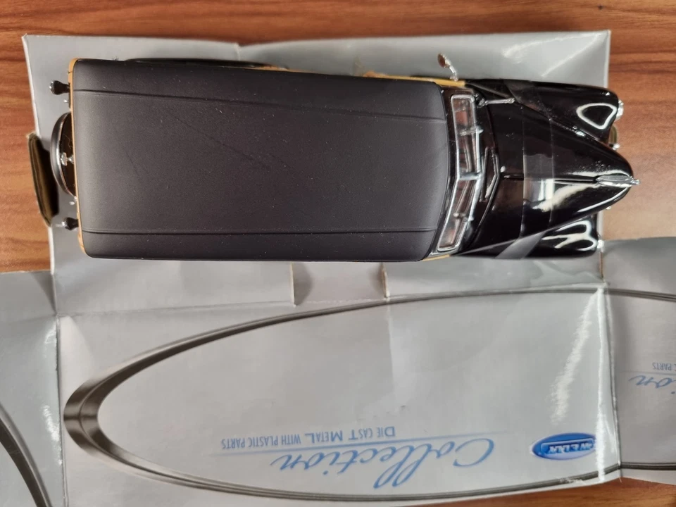 Welly 1:27 1948 Chevrolet Fleetmaster Woody Die Cast Model Car with Certificate - Image 3 of 4