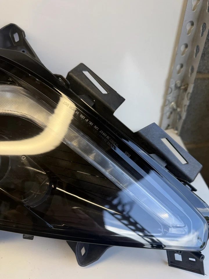 Conjunto de faros-regular TYC 20-17412-00 se adapta a Chevrolet Corvette 14-19 izquierdo Foto 2 de 4