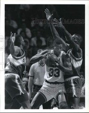 1993 Press Photo Houston Rockets Basketball Player Otis Thorpe at Seattle Game
