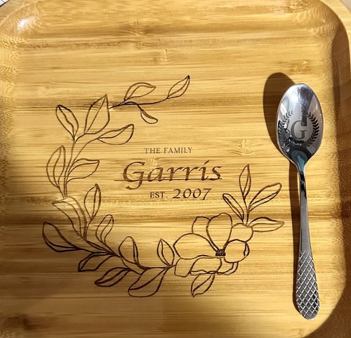 Quadratische Bambusplatte mit Monogramm 8" Zoll x 8" Zoll | Für Vorspeisen/Grill - Bild 3 von 6