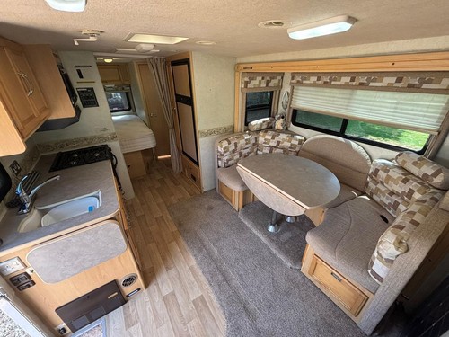 Winnebago Aspect LHD 4 Berth 4 Belt RV For Sale - Picture 4 of 9