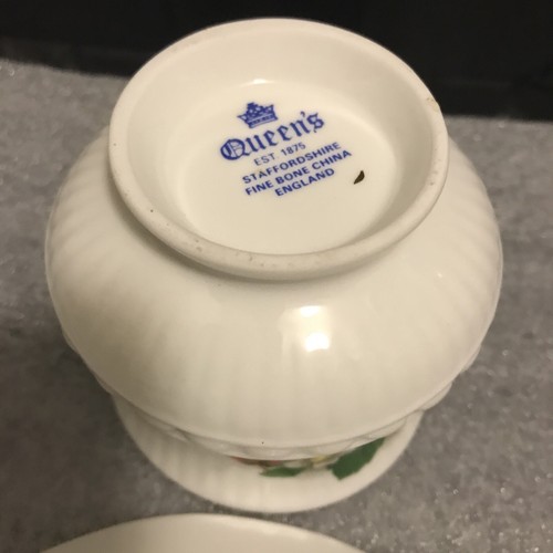 Queens Bone China, Made In England  strawberry cup and saucer Preowned - Picture 6 of 6