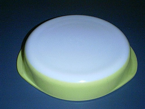 Vtg PYREX #221 Ovenware 2 qt Casserole Baking Dish with Handles 8" LIME GREEN - Picture 2 of 4