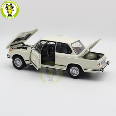 1/18 KYOSHO BMW 2002 tii White Diecast Model Car Gifts For
