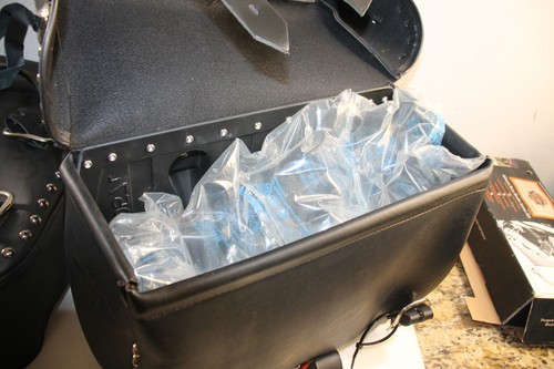 NEW Harley Davidson Saddlemen Travelcade 3 Buckle Studded Rigid Mount Saddlebags - Foto 8 di 14