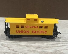 HO Scale Life-Like Caboose Union Pacific UP #49940 Model Freight Train