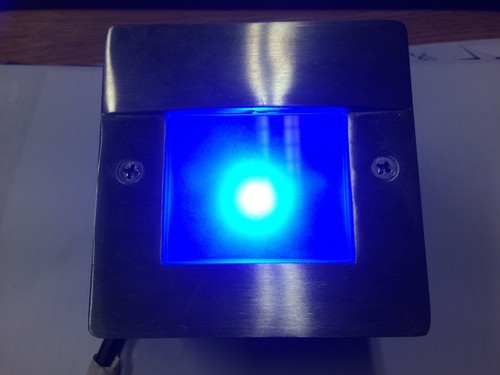 Aurora 240V Edelstahl IP65 Quadratisches Augenlid LED Wandeinbauleuchte Blau - Bild 1 von 4