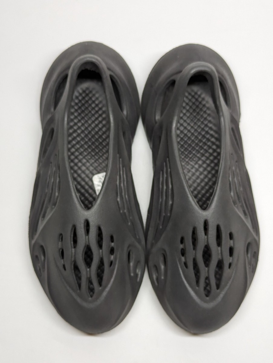 靴 yeezy foam runner 26.5 Amazon.com | adidas Mens Yeezy Foam Runner Shoe Stone Sage