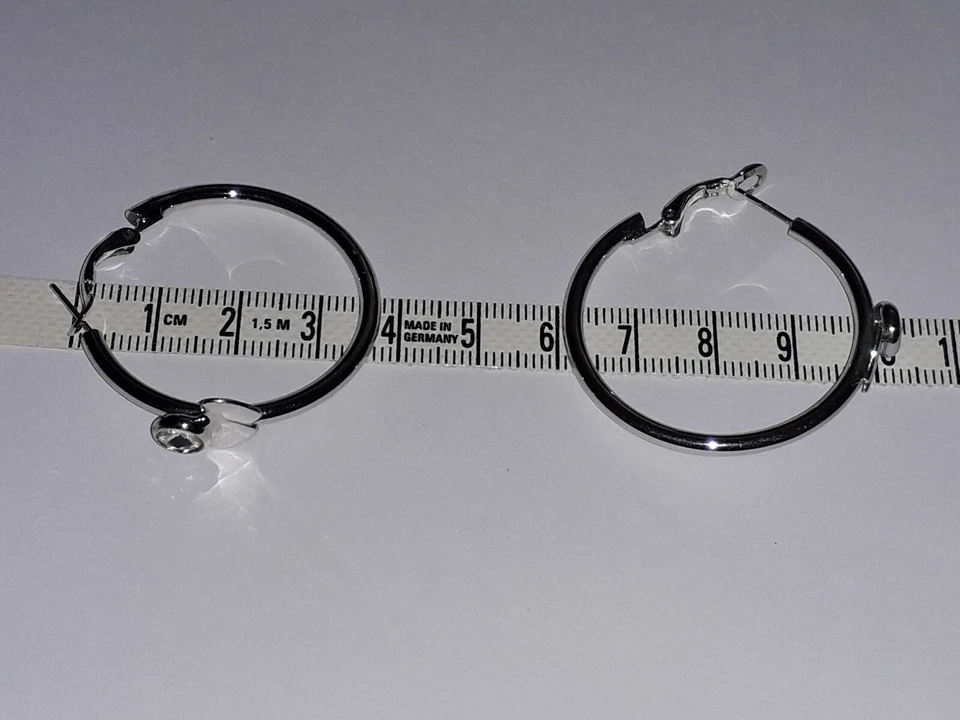 Orecchini a cerchio 30mm placcati oro bianco con cuori e cristalli swarovski - Immagine 4 di 4