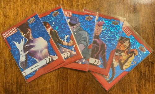 2022-23 Upper Deck MARVEL Annuale BLUE SPARKLE LOTTO 5 Carte Casuali M/NM - Foto 3 di 3