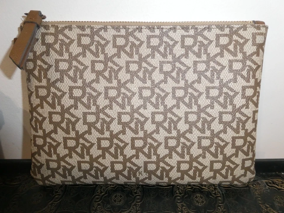 Auténtico DKNY Vela Dos Bolsas Viaje Maquillaje Cosmético Set Firma Marrón Foto 2 de 4