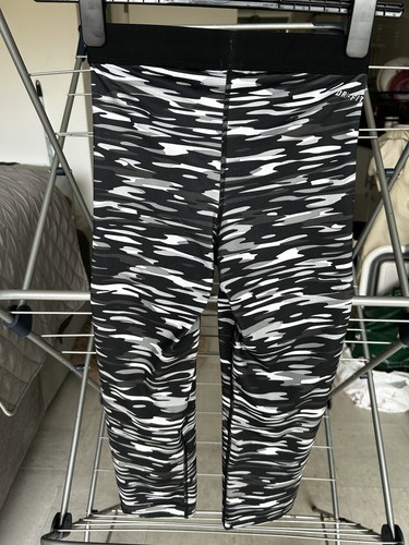 Womens Nike Pro Dri-Fit Black And Grey Camo Cropped Leggings Size XS In VGC - Picture 6 of 10