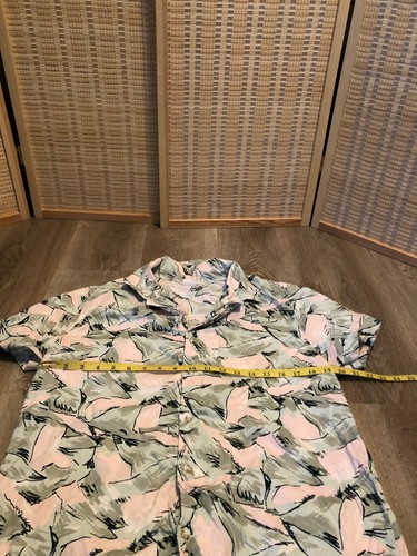 Stranger Things Hawaiian Button Up Down Shirt Pink Netflix Medium M H791 - Picture 4 of 7