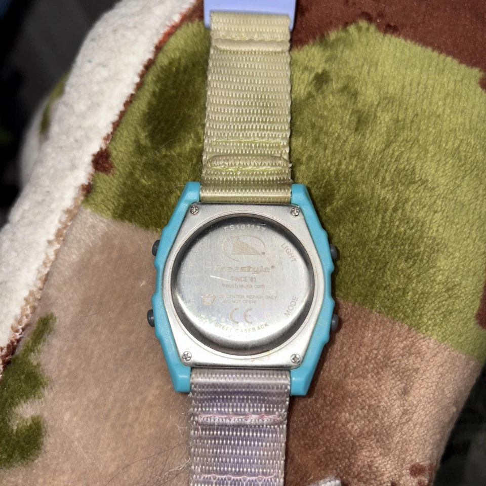 Reloj digital visión nocturna Shark FreeStyle 300 pies resistente al agua SOLO PARA REPUESTOS Foto 4 de 4