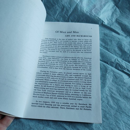 Steinbeck's Of Mice and Men Cliffs Notes  (1966/1992) Paperback - Picture 5 of 9