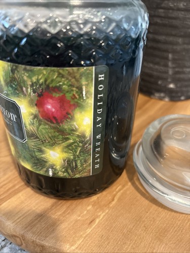 Gold Canyon Candle Holiday Wreath Large Size 26 oz - Picture 2 of 5