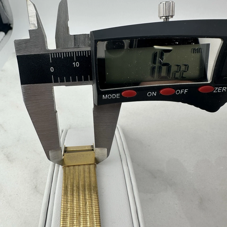 Reloj Pulsar Vintage Tanque 26mm Oro Hombre Raro V500-5A60 Talla 7.2" Tiene Batería Nueva Foto 4 de 4