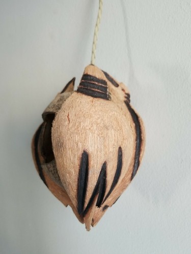 Natural Coconut Shell Coir BIRD HOUSE/FEEDER Beach Cottage Hand Carved Kenya - Picture 3 of 11
