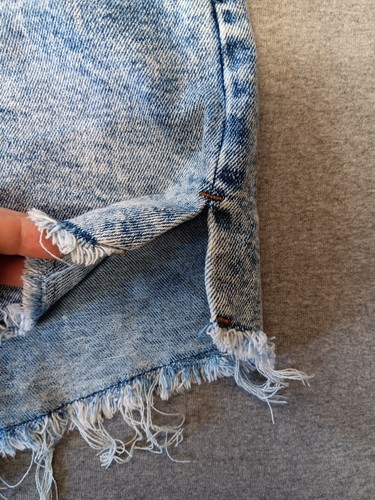 Fashion Nova 80er Stil Stein gewaschen Distressed Seitenschlitz Jeans Shorts Gr.14 - Bild 11 von 19