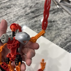 LEGO BIONICLE: Tahu (8534) pieces to make 8566 Read