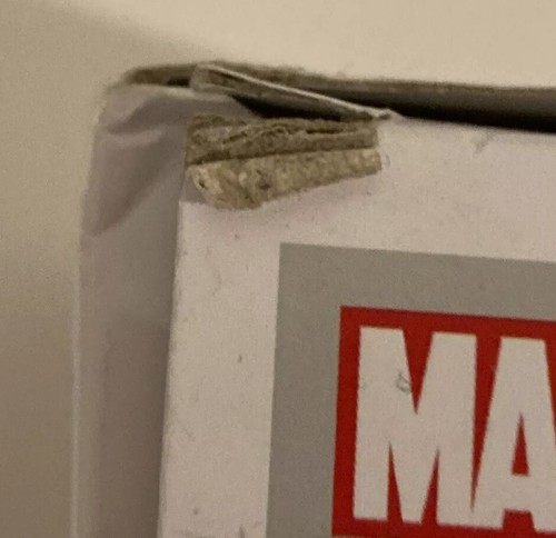 Funko Pop! Figura Vinilo Mysterio Spiderman Lejos de Casa Brilla en la Oscuridad - Imagen 7 de 8
