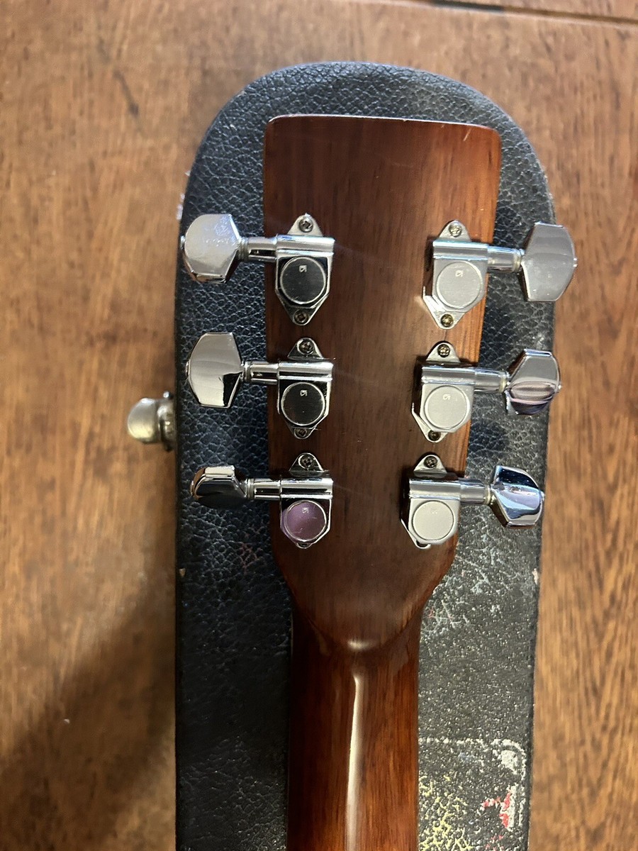 SUZUKI W300 DX Vintage Acoustic Guitar RARE Gem well taken SUZUKI W300 DX Vintage Acoustic Guitar RARE Gem well taken