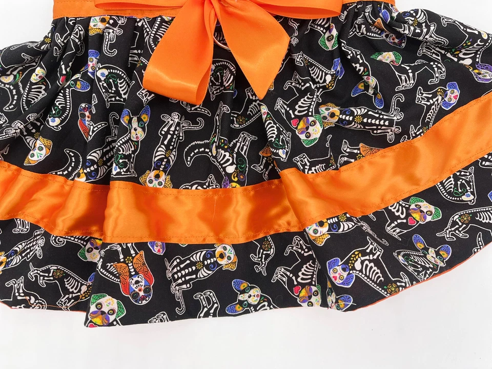 VESTIDO DE PERRO HECHO A MANO ESTAMPADO DE HUESOS DE HALLOWEEN VESTIDO ARNÉS DE PERRO LAR con lazo de pelo gratis Foto 2 de 4