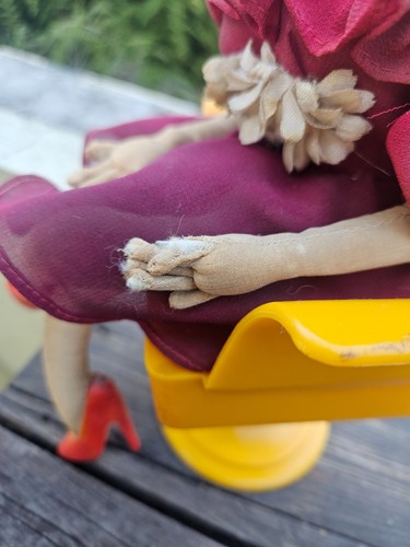 RARE TOKYO JAPAN VINTAGE SENPO JAPANESE MUSICAL WIND-UP CHAIR DOLL WITH NECKLACE - Picture 14 of 19
