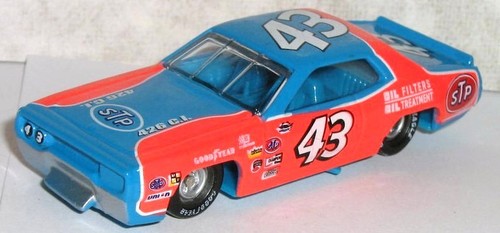 1/64 NASCAR LEGEND / RICHARD PETTY / 1972 DODGE CHARGER / CHAMPIONSHIP Race Car - Picture 1 of 3
