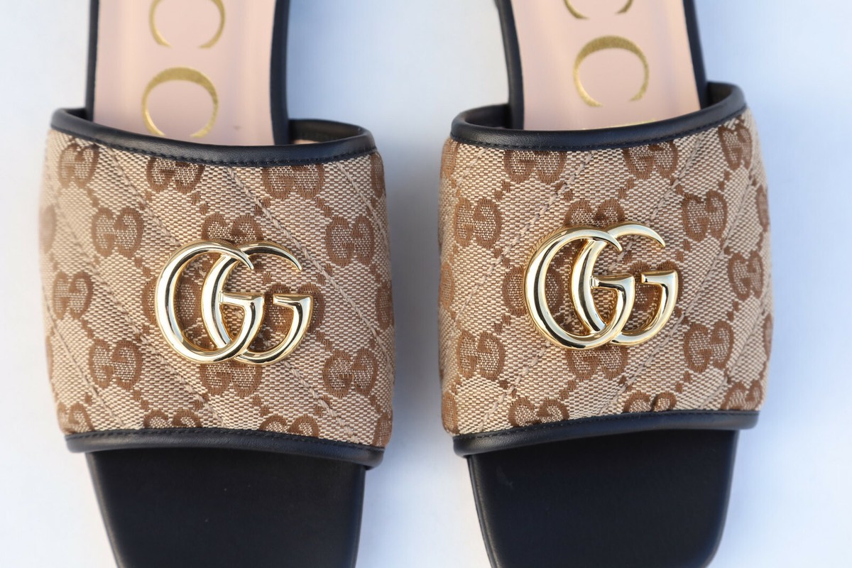 GUCCI レザー ミュール 38.5 C Gucci 619893 Women's GG Supreme Matelassé Canvas Slide Sandal EU