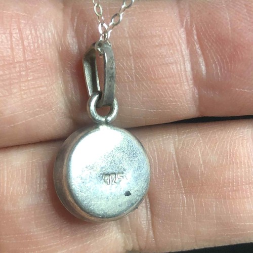 7821 Vintage Sterling Silver 925 circle resin flower pendant 18" Chain - Picture 2 of 2