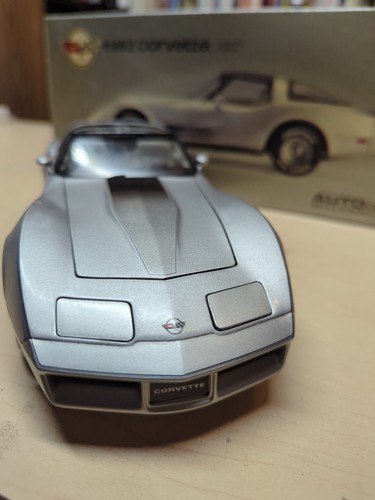 AUTO ART 1982 CHEVROLET CORVETTE 1/18 DIECAST - Picture 6 of 11