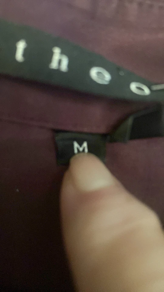 Blusa Top Theory Berenjena Manga Larga Abotonada Talla Mediana Clásica Elegante   Foto 4 de 4