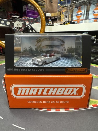 Matchbox Mercedes Benz 220 SE Coupe RLC Acryl Display