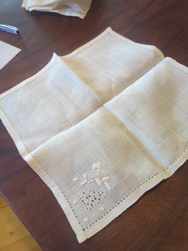 Servilletas vintage bordadas de lino beige crema cuadradas de 11” (juego de 6) - Imagen 4 de 4
