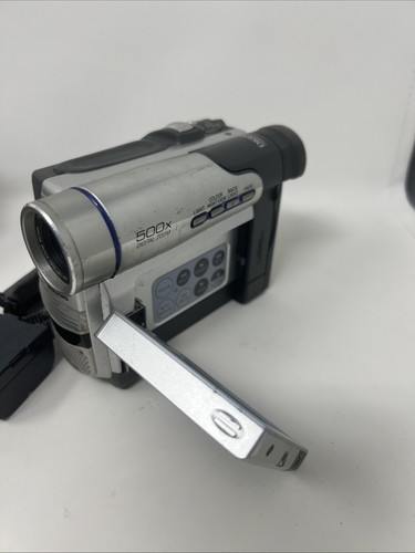 Joblot Sony Video Hi8 Handycam, JVC GR-DVL805U, andPanasonic NV-GS400 Camcorder - Picture 4 of 24