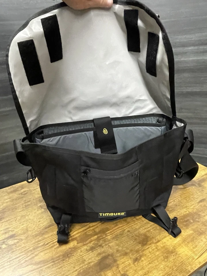 Timbuk2 Bolso Acolchado para Laptop Mensajero Viajero Correa para el Hombro Negro Mediano Foto 2 de 4