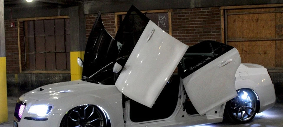 Kit de puerta vertical Chrysler 300 2011-2023 “Lambo” - atornillable, HECHO EN EE. UU. Foto 2 de 4