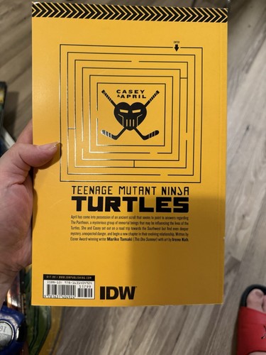 Teenage Mutant Ninja Turtles: Casey & April Graphic Novel - Picture 2 of 2