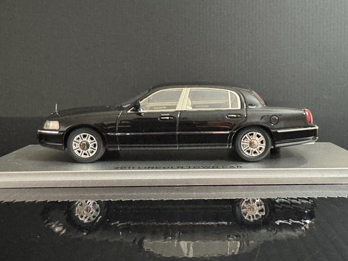 2011 Lincoln Town Car Black Luxury Collectibles 1/43 Resin Model Car Last One ! - Picture 20 of 23
