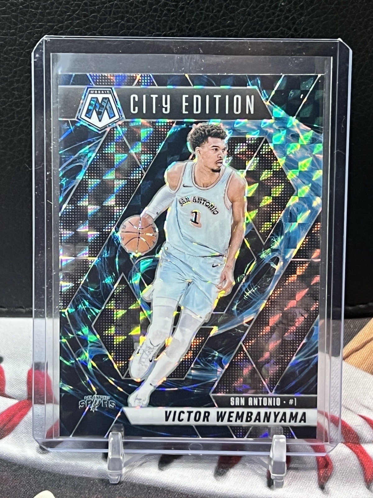2024-25 Panini Mosaic - City Edition Victor Wembanyama #288 Genesis Mosaic Prizm
