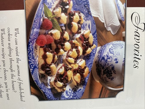 Vintage HERSHEY’S CLASSIC RECIPES 2000 Baking Cookbook Rare Birthday Mothers Day - Picture 3 of 6